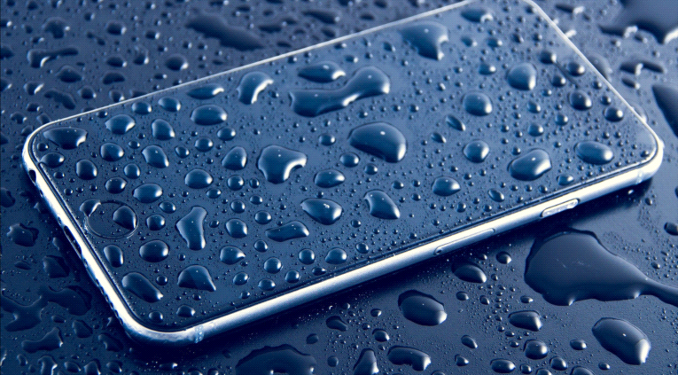 Ecco come “rianimare” il nostro cellulare in seguito a un “annegamento” accidentale Ecco come “rianimare” il nostro cellulare in seguito a un “annegamento” accidentale